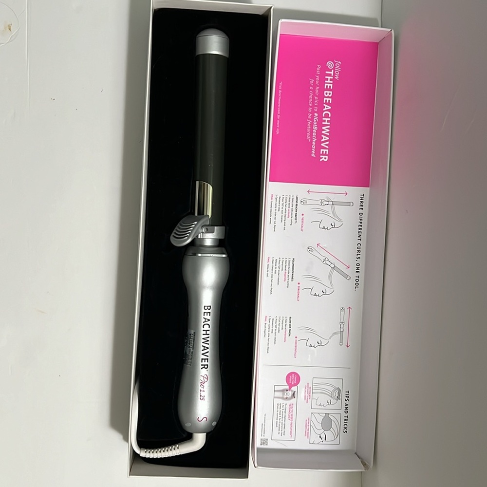 1
Beachwaver Pro Series 1.25 inch barrel used two times in excellent condition.